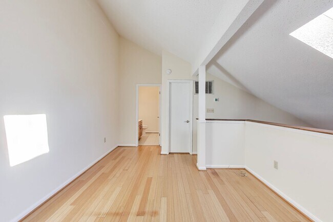 Building Photo - Top Floor 1-2 bed w/ a loft [ can be a 2nd BEDROOM] plus  1.5 Baths and SECURE GARAGE SPACE