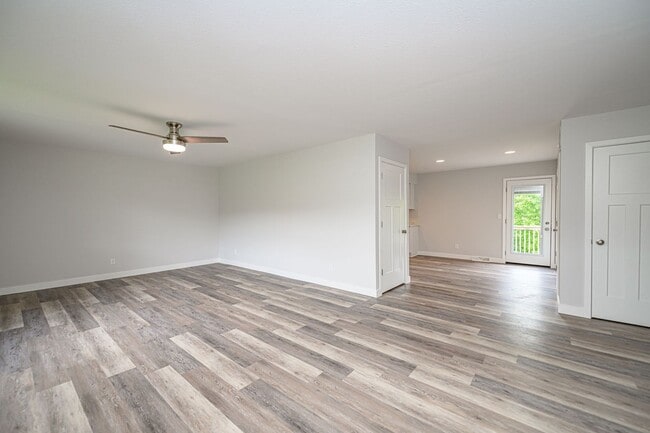 Building Photo - GEORGETOWN Duplex - SW Columbia – 3 Bed, 3...