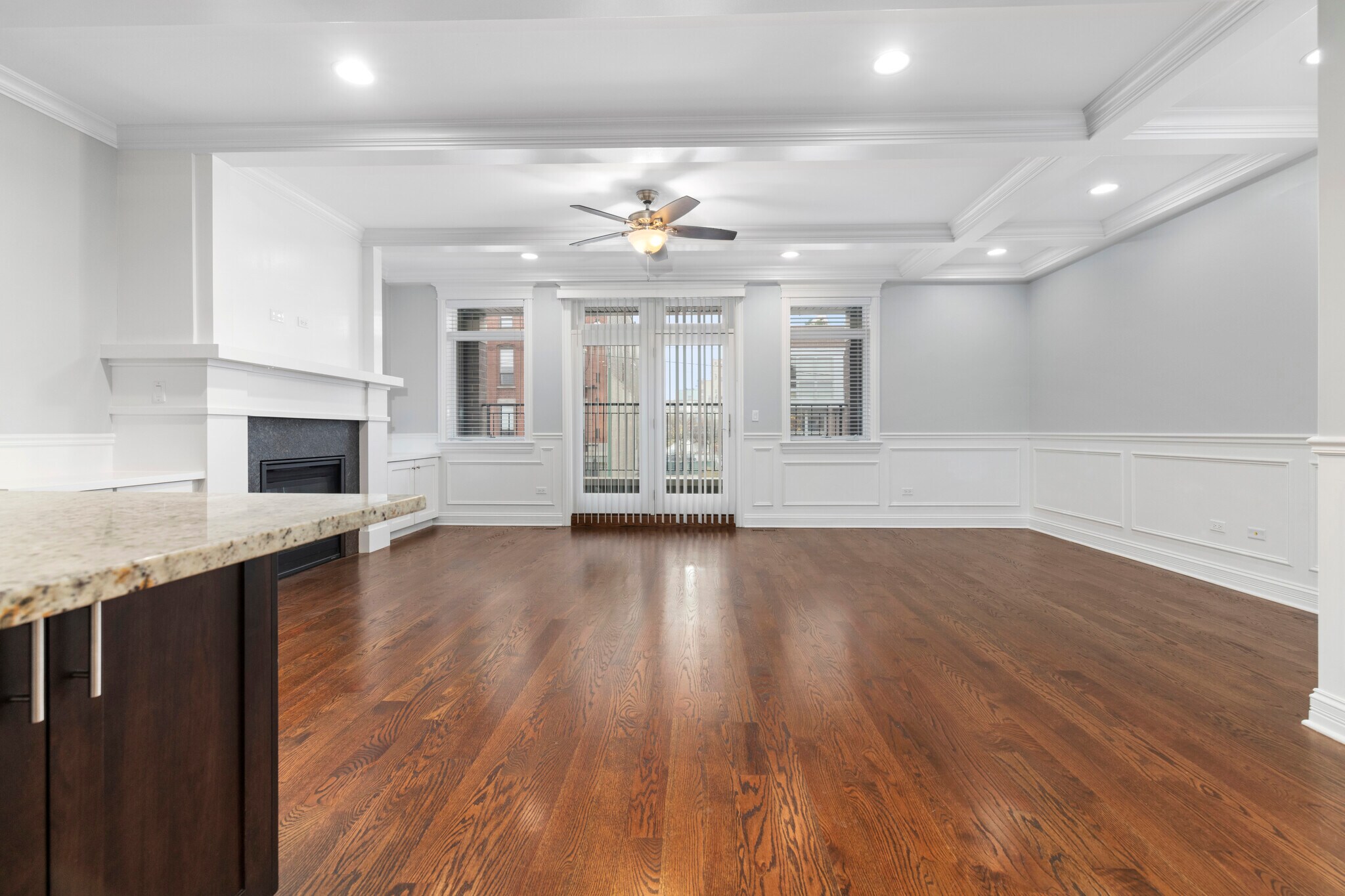 Building Photo - 1356 W Grand Ave