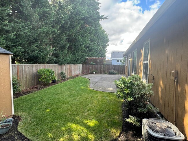 Building Photo - 3 Bedroom 2 Bath House in West Eugene Area