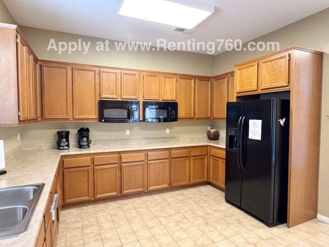 Building Photo - Picturesque Home In 55+ Desert Vista Community!