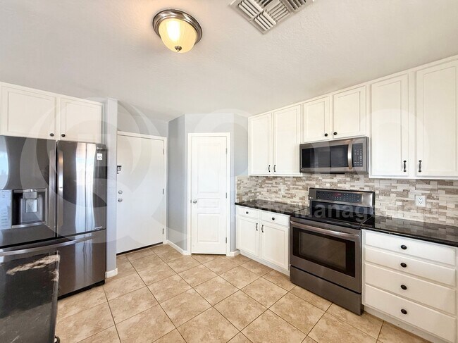 Building Photo - 2348 N Sand Hills Ct