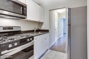 Building Photo - 1411 Ridge Pl SE