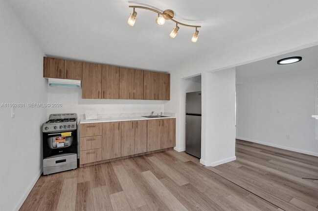 Building Photo - 310 N Ocean Breeze