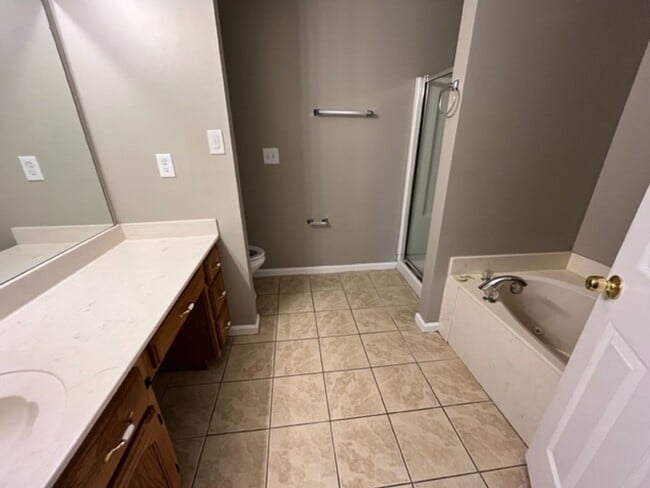 Building Photo - Renovated 3 Bedroom 2 Bath Home with 2 Car Garage for Rent!!