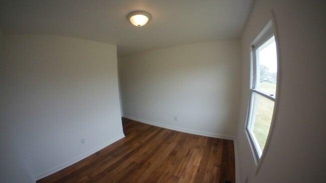 Building Photo - 217 Creekside Ct