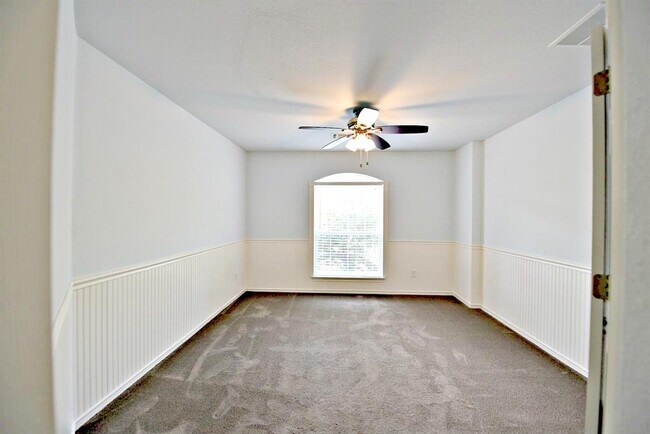 Building Photo - 4220 N Summercrest Loop