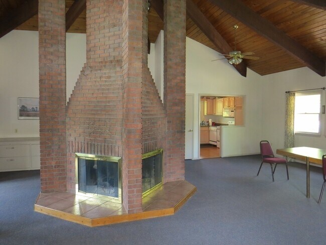 Building Photo - Charming Updated One Bedroom Apartment In North Boulder!