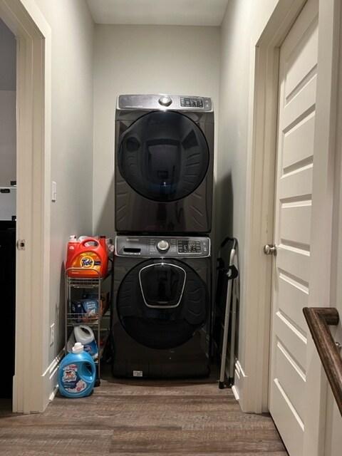 Washer/dryer in between bedrooms - 2723 Allen Ave