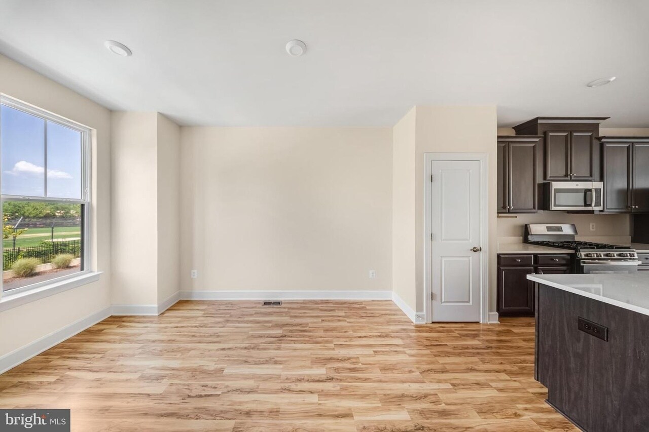 Building Photo - 3525 Carnaby St