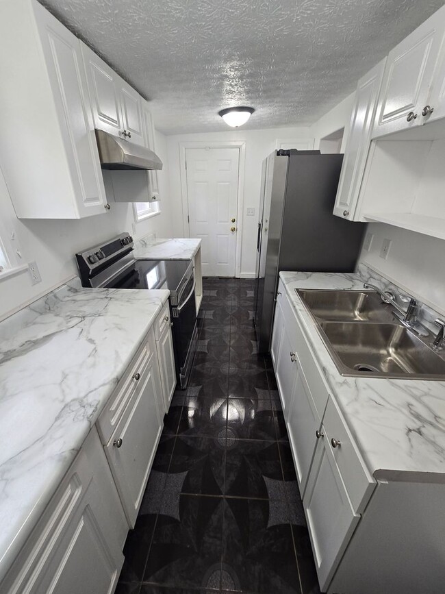 Primary Photo - 2 BEDROOM SINGLE FAMILY