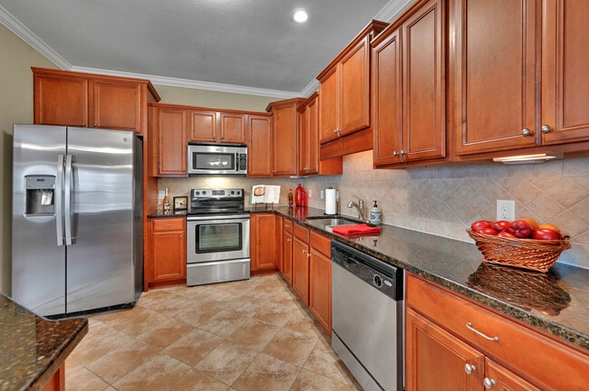 Building Photo - Brook Hollow