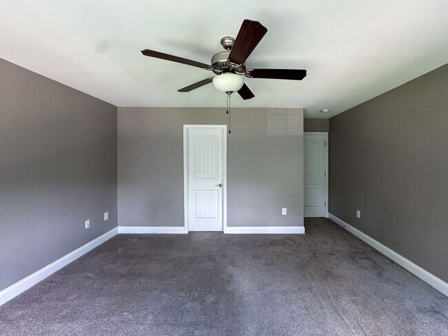 Building Photo - Beautiful 4 Bed 2.5 Bath Home in North Fayetteville