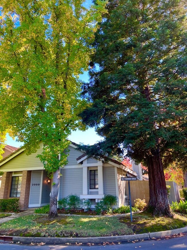 Building Photo - Beautiful 3 Bedroom Home in Roseville