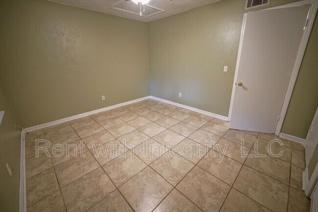 Building Photo - 2100 Continental Ave