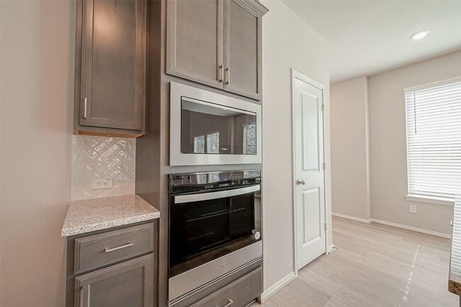 Building Photo - 32005 Towering Birch Trl