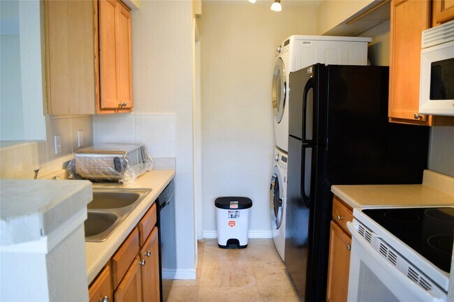 Building Photo - 4011 NASA Road 1