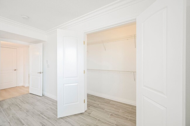 Building Photo - Gorgeous Just Renovated 2 Primary Bedroom ...