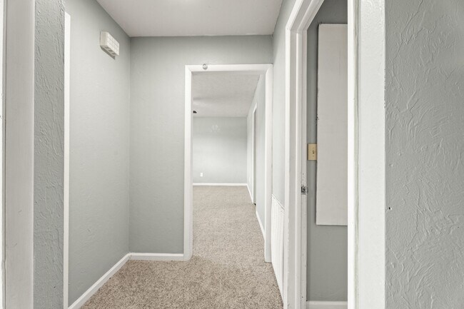 Building Photo - 1029 Hoyt Ave