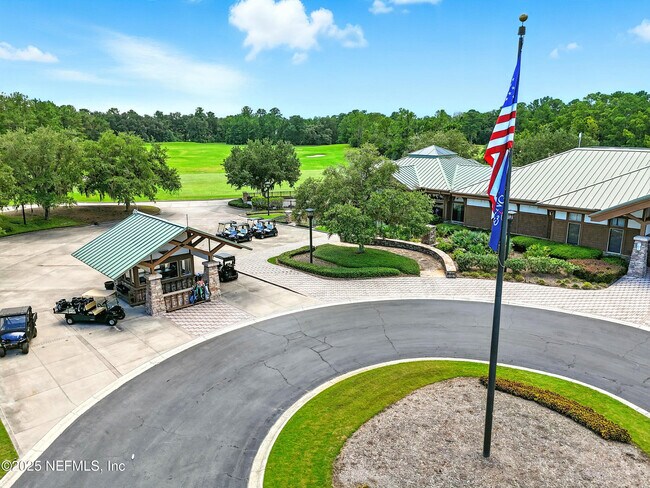 Building Photo - 2061 Crown Dr