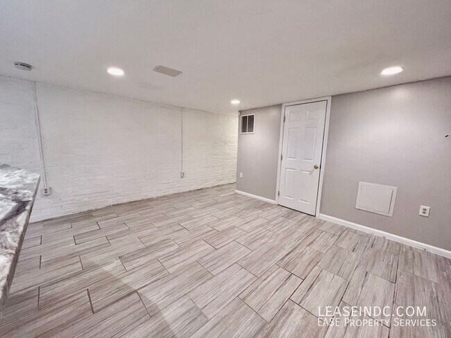 Building Photo - 130 Seaton Pl NW