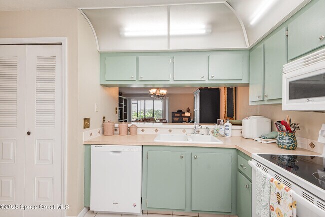 Building Photo - 307 La Paloma Ln