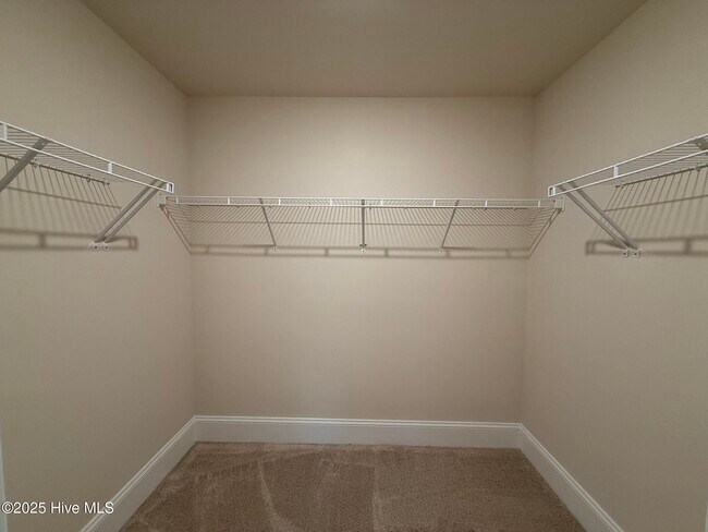 Building Photo - 300 Mashie Ct