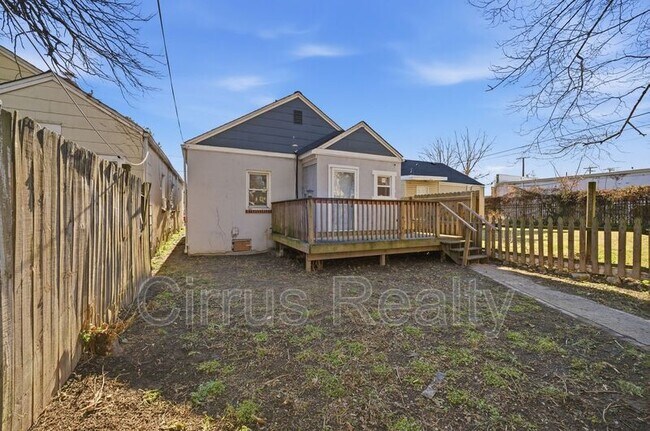 Building Photo - 1215 26th St