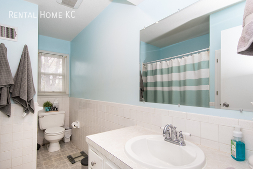 Building Photo - 4828 Bond-