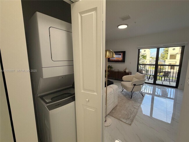 Building Photo - 2306 E 4th Ave