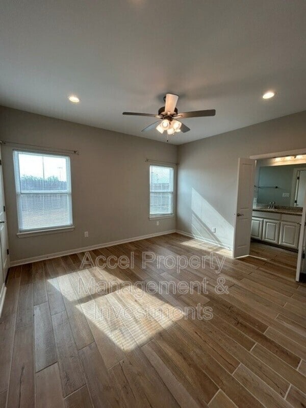 Building Photo - 8410 N 33rd Ln