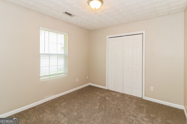 Building Photo - 485 Cathedral Dr
