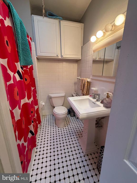 Building Photo - 740 St Albans St