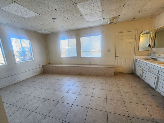 Building Photo - 3 Bedroom 1 Bathroom home