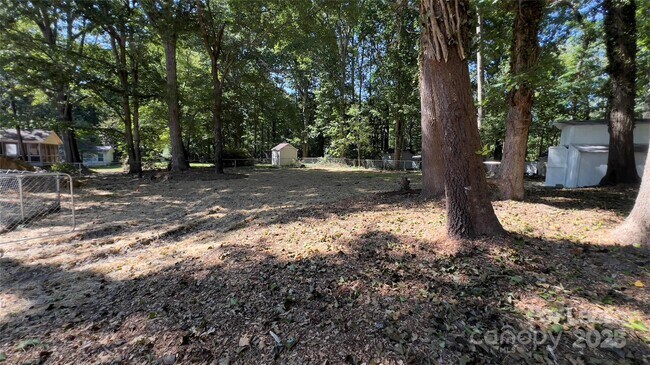 Building Photo - 308 Robinson Ave