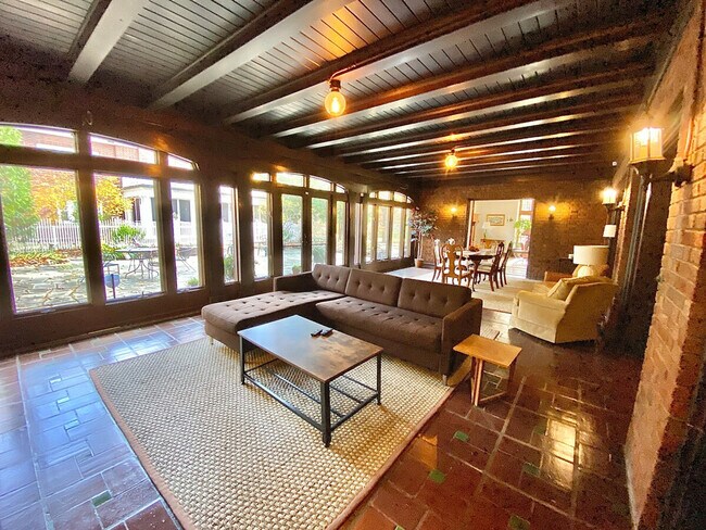 Building Photo - 3085 Fairmount Blvd