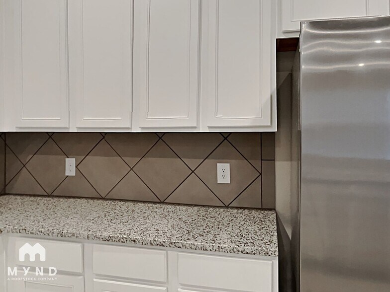 Building Photo - 1272 Alamo Dr