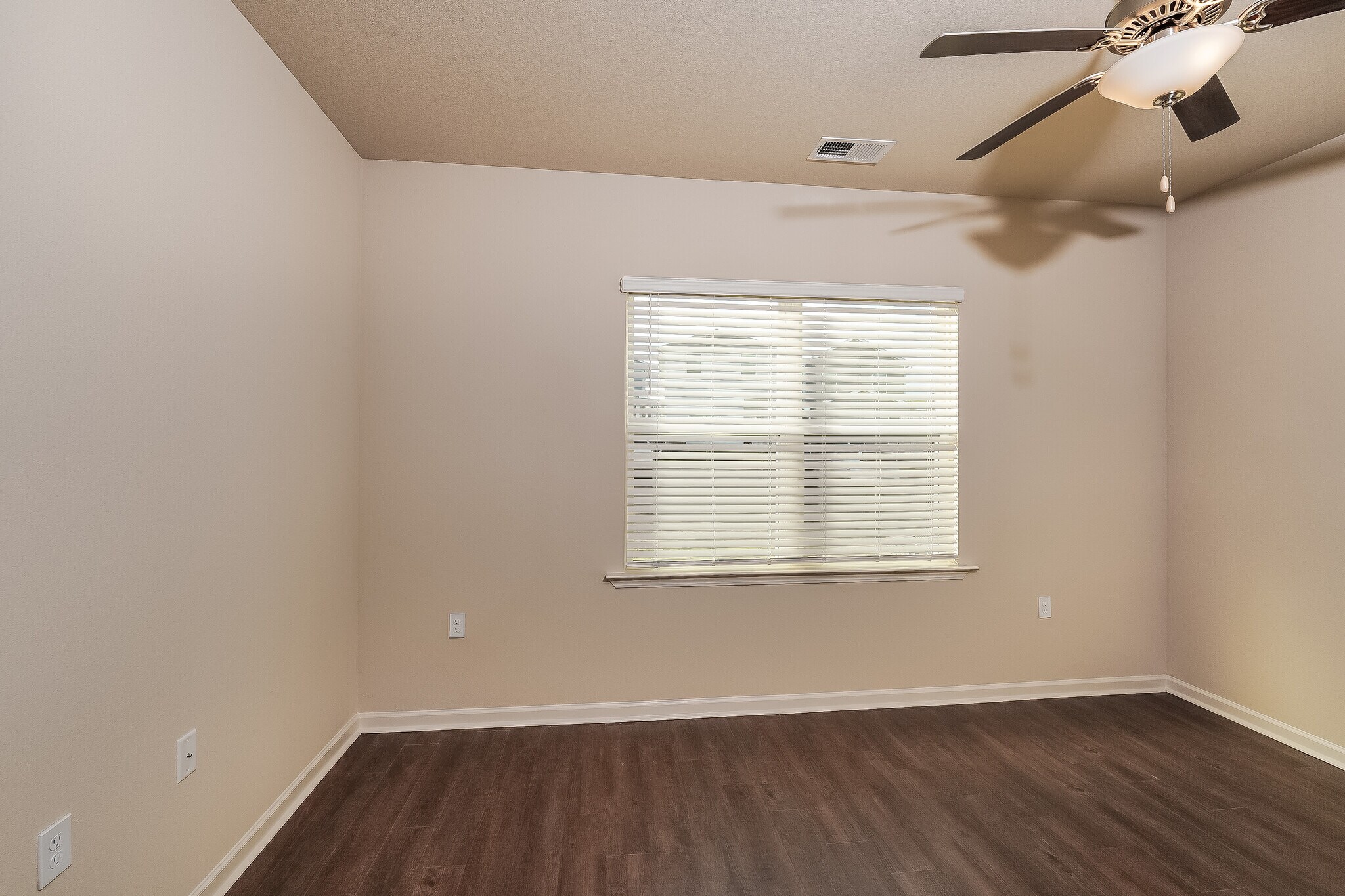 Building Photo - 6147 Rainbow Row