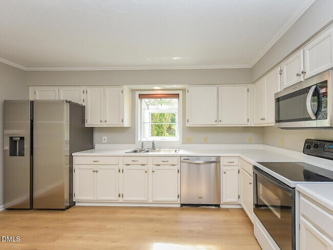 Building Photo - 4916 Royal Adelaide Way