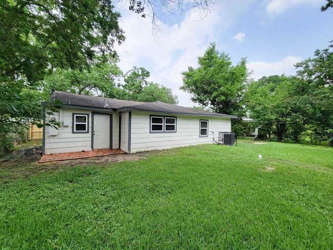 Building Photo - 5606 Willow Glen Dr
