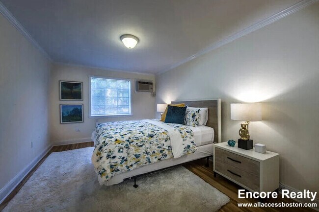 Building Photo - 70 St Paul St