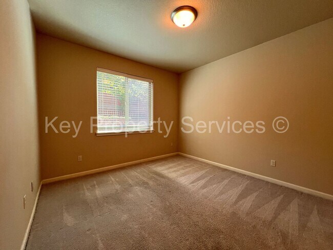 Building Photo - AVAILABLE NOW! Hazel Dell 5 Bedroom Close ...