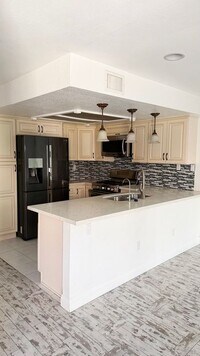 Building Photo - 8167 Vineyard Ave