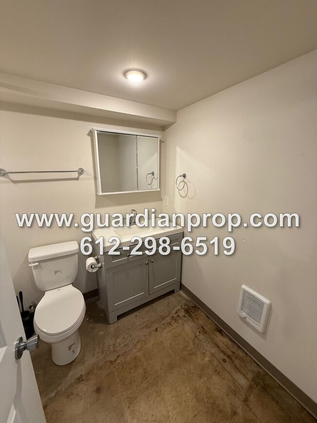 Building Photo - 7535 Cloman Way E