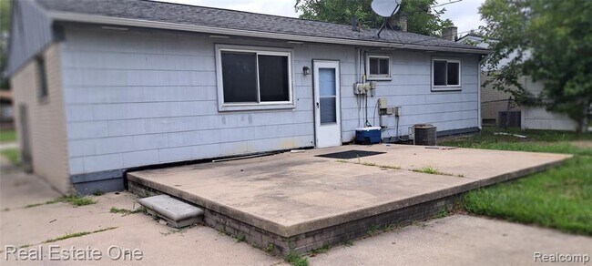 Building Photo - 30525 Cherry Ave
