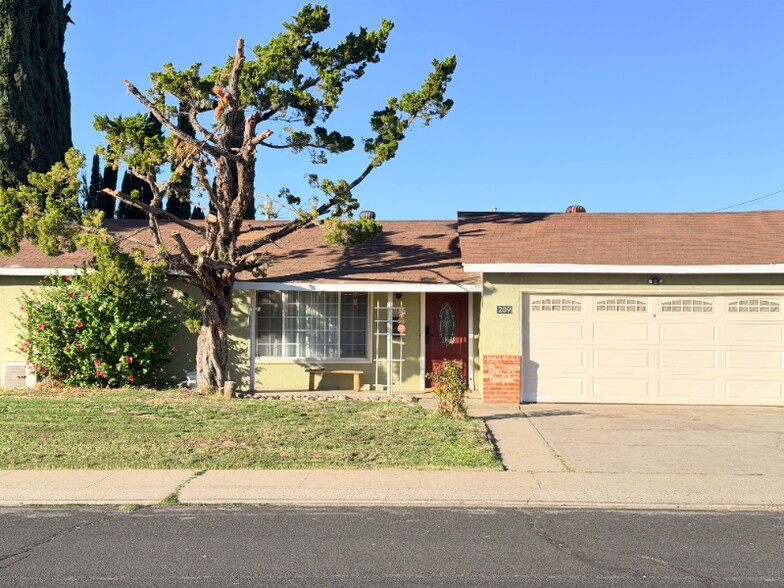 Building Photo - 209 Grant Ct