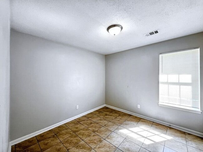 Building Photo - 5880 Waverly Dr