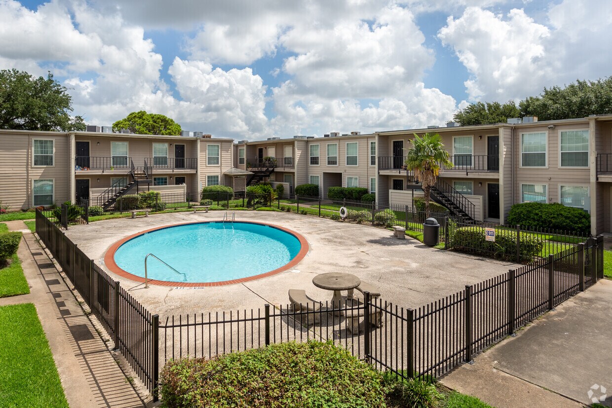 Kingswood Village Apartments Houston