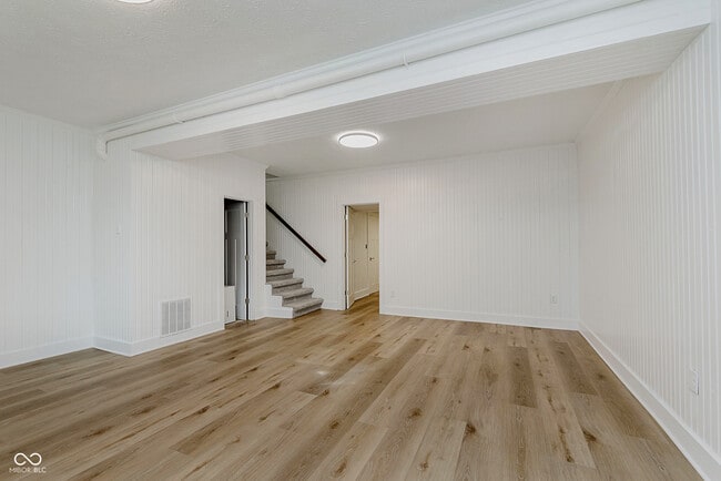 Building Photo - 3037 Golfview Dr