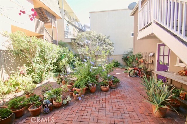 Building Photo - 126 8th St